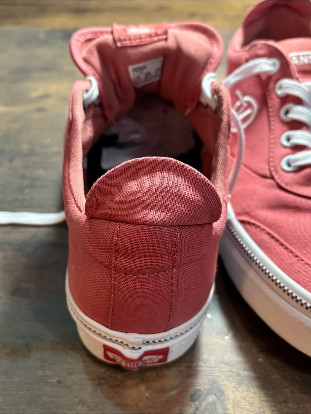 Vans Coral-Red Canvas Low-Top Sneakers with White Laces Sz 7 like NEW